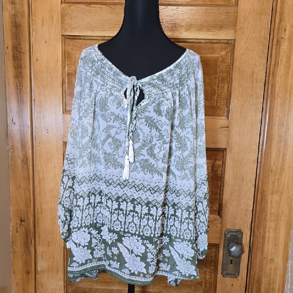 Honey Punch Green and White Tie Front Blouse No Size Tags
